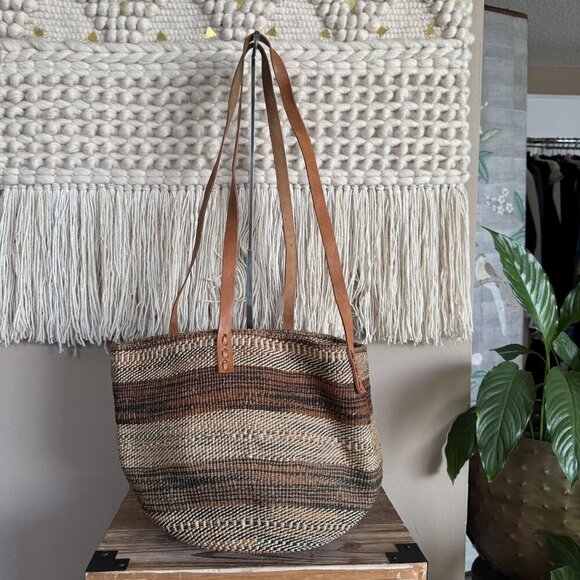 Vintage Handbags - 90s Vintage Leather Strap Brown Woven Raffia Farmers Market Bucket LRG Tote Bag